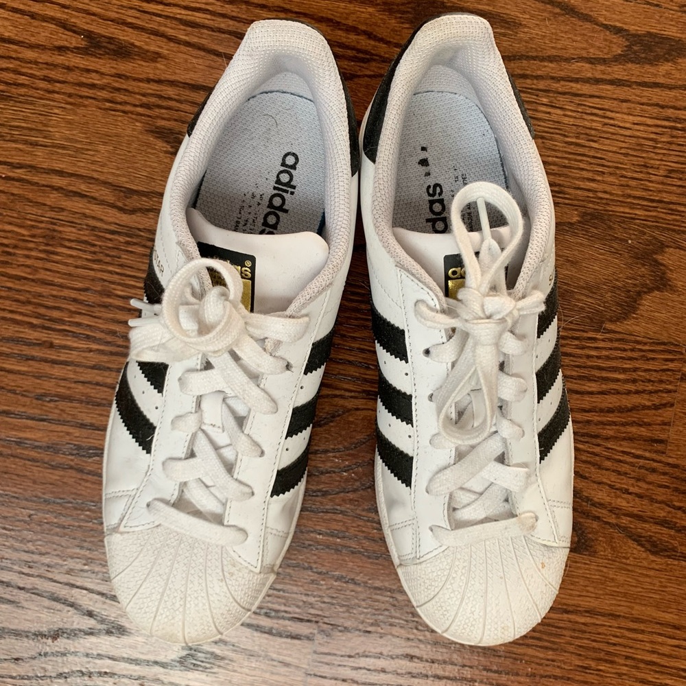 Adidas superstar women’s size 8